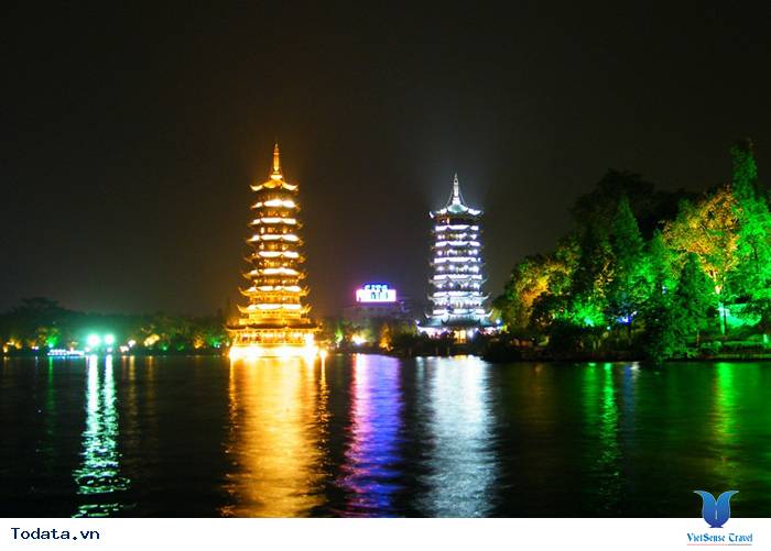 Ngắm Nhật Nguyệt Song Tháp Khi Đêm Về Hình ảnh 2