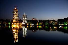 Ngắm Nhật Nguyệt Song Tháp Khi Đêm Về Hình ảnh 4