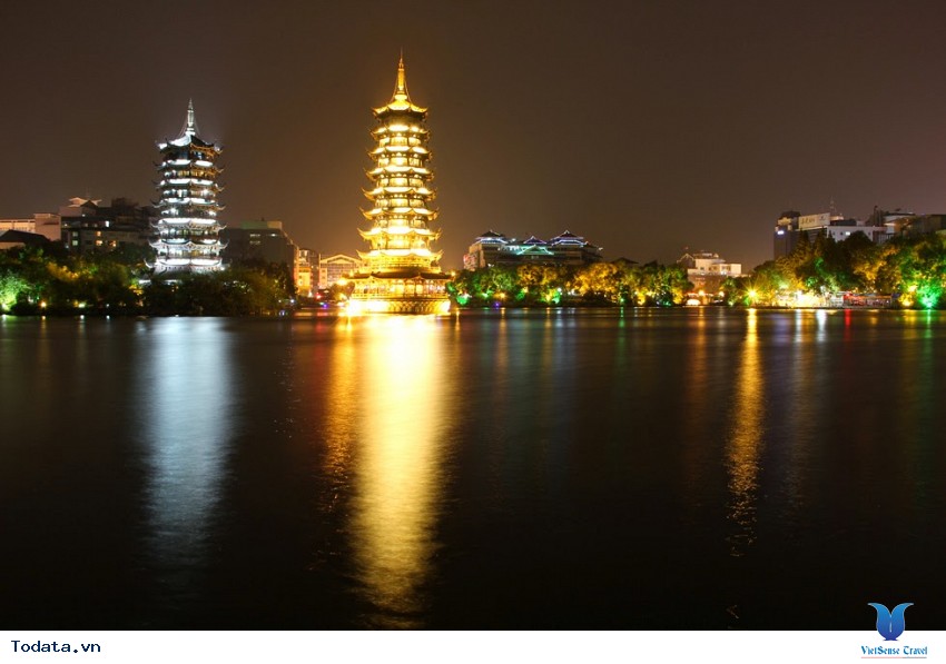 Ngắm Nhật Nguyệt Song Tháp Khi Đêm Về Hình ảnh 1