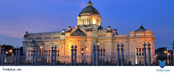 Ngắm vẻ đẹp hàng trăm năm tuổi của Cung Điện Đá Trắng Hình ảnh 1