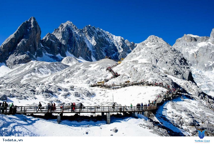 Ngọc Long Tuyết Sơn Hùng Vĩ Giữa Mùa Đông Hình ảnh 4