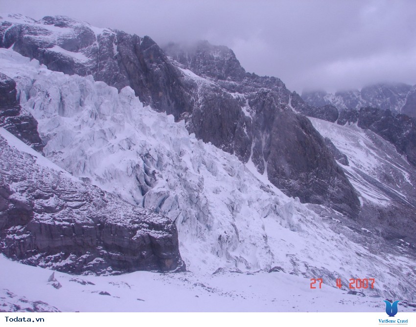 Ngọc Long Tuyết Sơn Hùng Vĩ Giữa Mùa Đông Hình ảnh 1