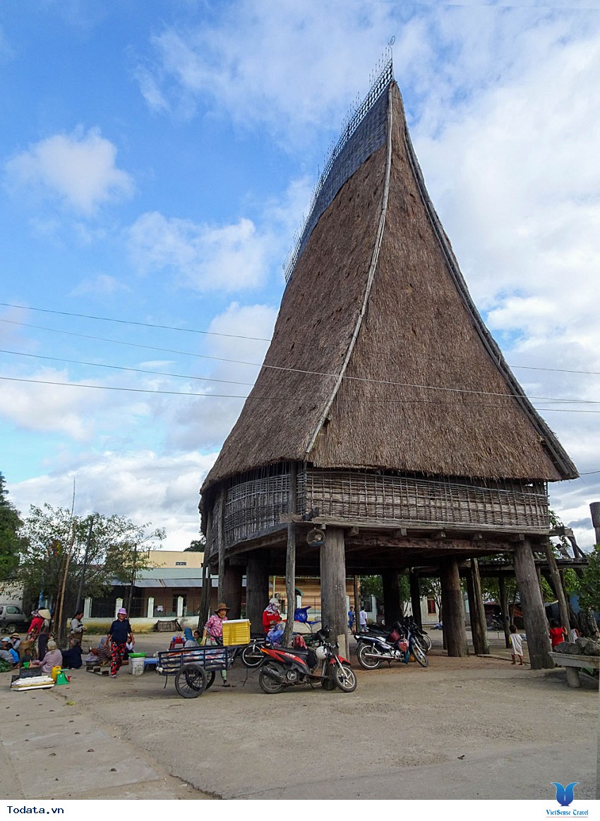 Nhà Rông, nét đẹp kiến trúc của Tây Nguyên Hình ảnh 3 Nhà Rông, nét đẹp kiến trúc của Tây Nguyên Hình ảnh 3