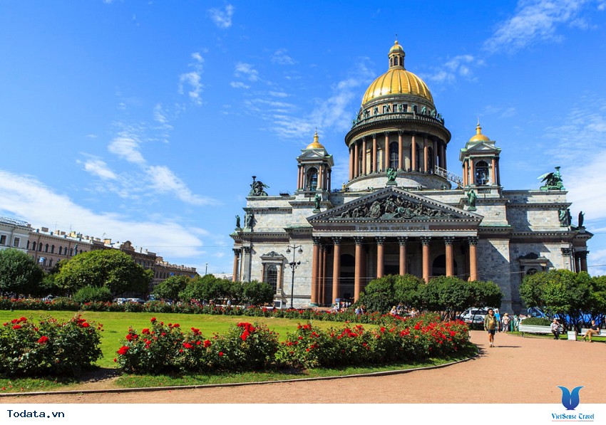 Nhà thờ Saint Isaac điểm du lịch không thể bỏ qua khi đến Nga Hình ảnh 1