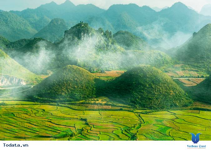 Núi Đôi Cô Tiên Trong Sương Sớm Hình ảnh 4