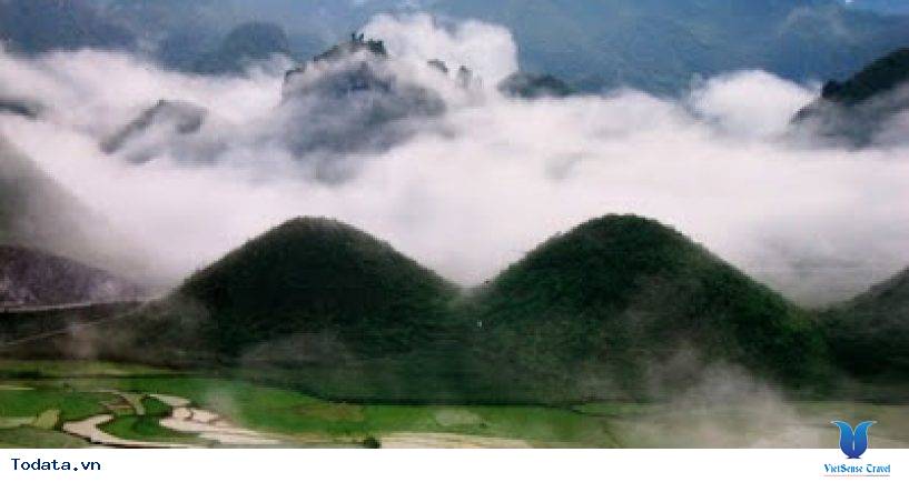Núi Đôi Cô Tiên Trong Sương Sớm Hình ảnh 1
