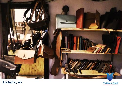 Tản bộ đến Cửa Hàng Đồ Da Hình ảnh 1