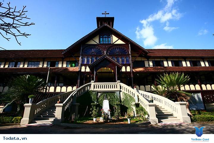 Toà giám mục Kon Tom, một địa chỉ văn hoá đặc sắc Hình ảnh 3