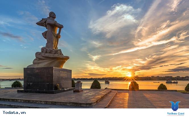 Tượng Đài Mẹ Suốt Hình ảnh 4 Tượng Đài Mẹ Suốt Hình ảnh 4