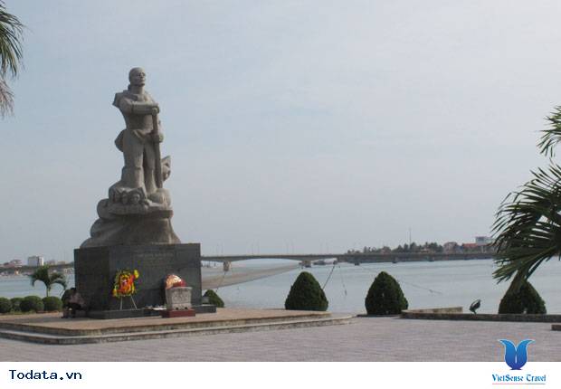 Tượng Đài Mẹ Suốt Hình ảnh 3 Tượng Đài Mẹ Suốt Hình ảnh 3