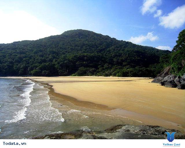 Bãi Suối Nóng ở Côn Đảo