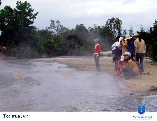 Bãi Suối Nóng ở Côn Đảo