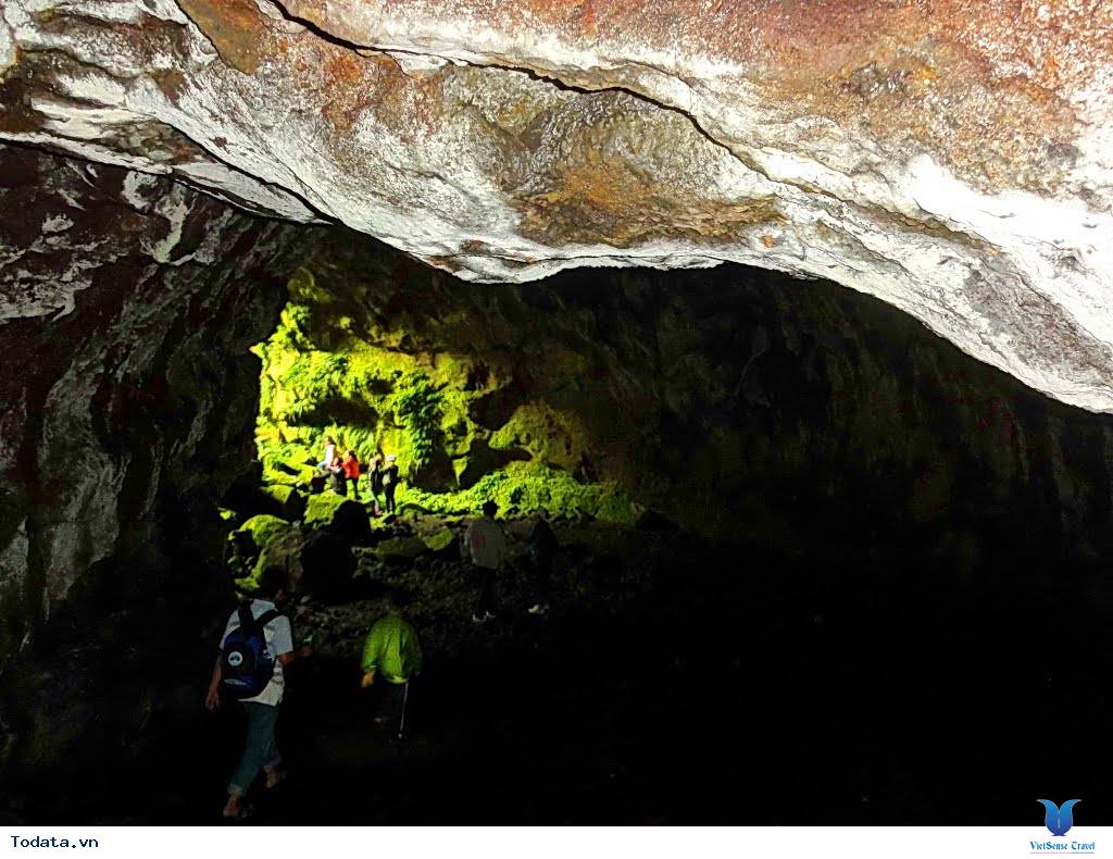 Bất Ngờ Với Hang Núi Lửa lớn Nhất Việt Nam - Ảnh 1