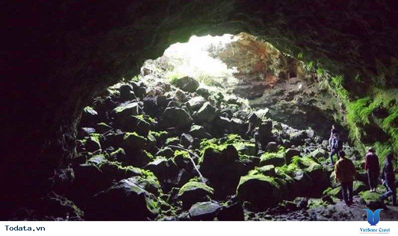 Bất Ngờ Với Hang Núi Lửa lớn Nhất Việt Nam - Ảnh 3