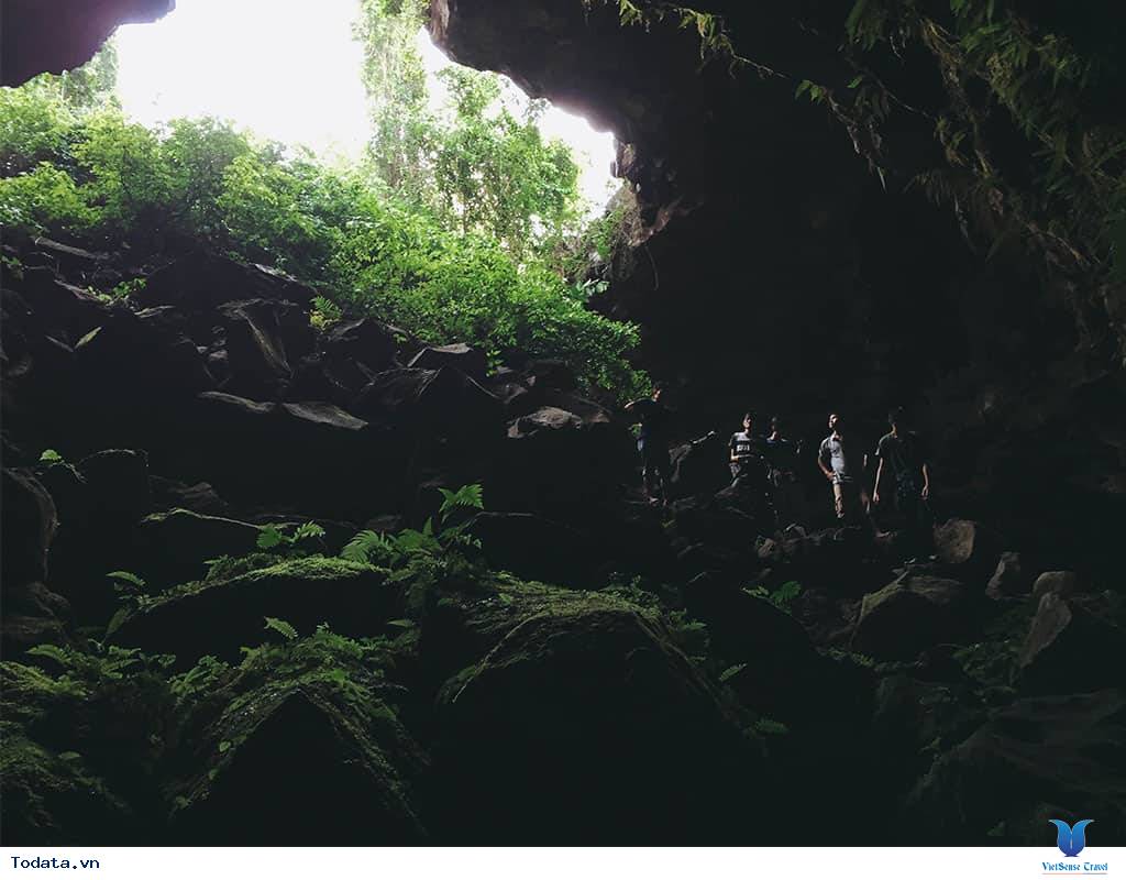 Bất Ngờ Với Hang Núi Lửa lớn Nhất Việt Nam - Ảnh 2