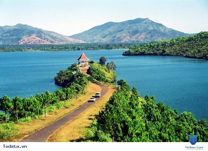 Biển Hồ - Mắt ngọc cao nguyên - Ảnh 1 Biển Hồ - Mắt ngọc cao nguyên - Ảnh 1