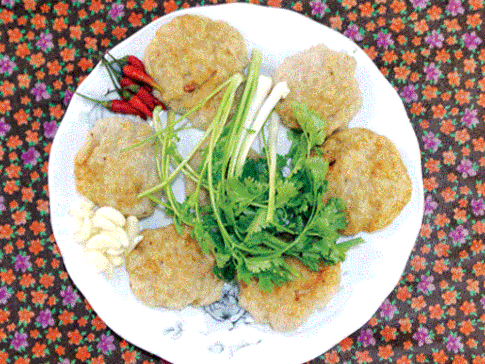 Chả cá đặc trưng thơm nức vị tỏi - Ảnh 2