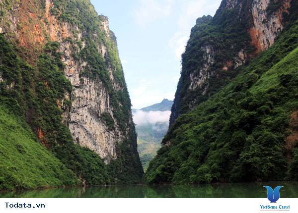 Chiêm ngưỡng vẻ đẹp hoang sơ của hẻm vực sâu nhất Đông Nam Á ở Hà Giang - Ảnh 2 Chiêm ngưỡng vẻ đẹp hoang sơ của hẻm vực sâu nhất Đông Nam Á ở Hà Giang - Ảnh 2