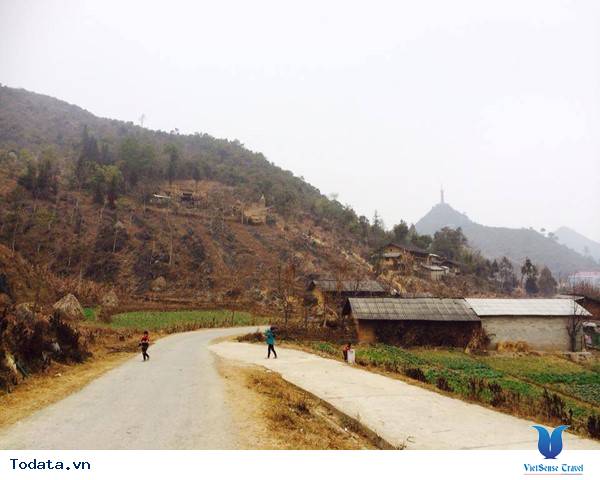 Chuyên Cô Gái 9x Băng Đèo Đêm Chinh Phục Cột Cờ Lũng Cú - Ảnh 1