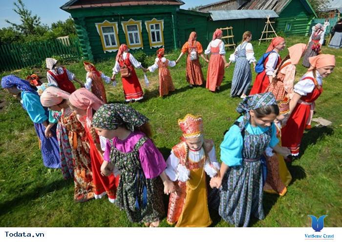 Đắm mình trong những điệu nhảy của lễ hội đặc sắc Nga - Ảnh 4