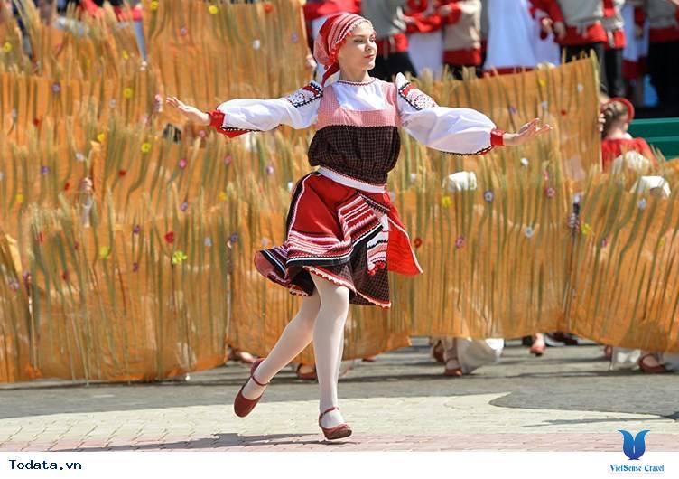 Đắm mình trong những điệu nhảy của lễ hội đặc sắc Nga - Ảnh 1