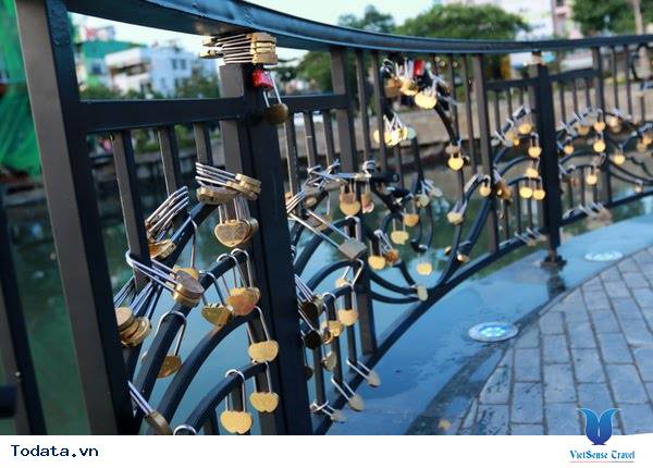 Dạo Bước Nơi Cầu Khóa Tình Yêu Ở Đà Nẵng - Ảnh 4