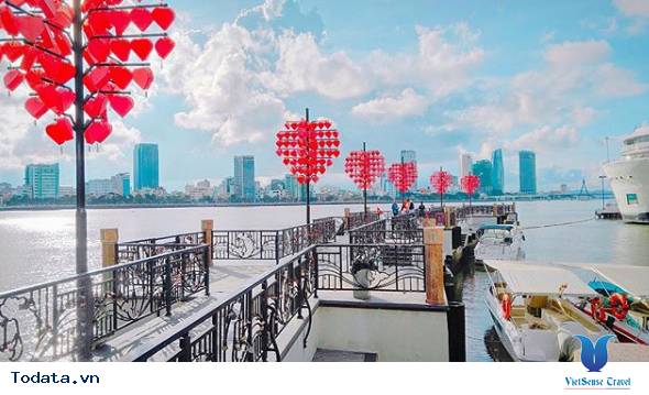 Dạo Bước Nơi Cầu Khóa Tình Yêu Ở Đà Nẵng - Ảnh 1