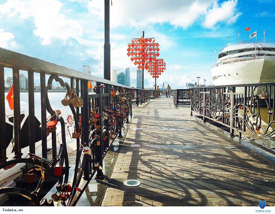 Dạo Bước Nơi Cầu Khóa Tình Yêu Ở Đà Nẵng - Ảnh 7