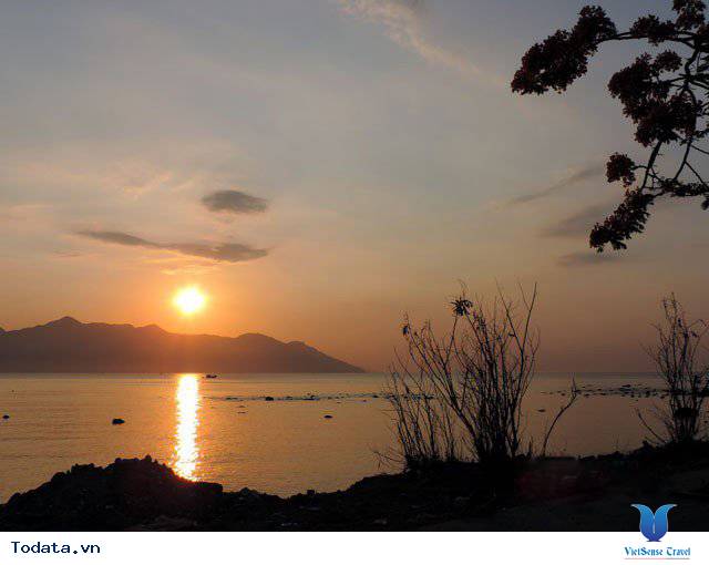Đến Nha Trang Săn Đón Ánh Bình Minh Tuyệt Đẹp Trên Biển - Ảnh 2