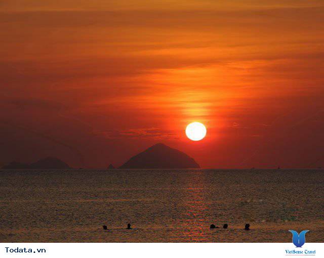 Đến Nha Trang Săn Đón Ánh Bình Minh Tuyệt Đẹp Trên Biển - Ảnh 3
