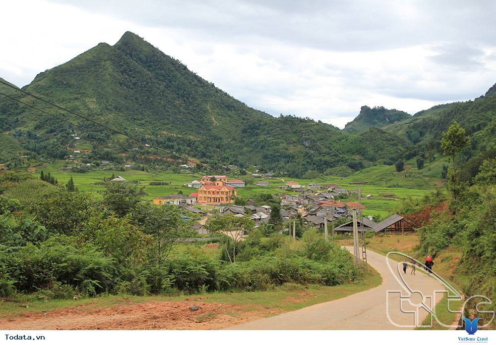 Đến Tả Phìn tham quan làng dệt thổ cẩm và tắm lá thuốc của đồng bào địa phương - Ảnh 1