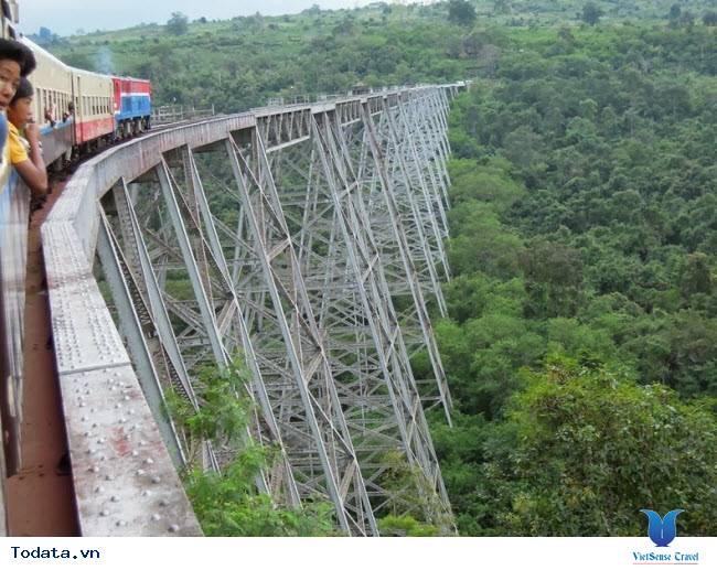 Đi cầu Viaduct Goteik bằng chuyến đường sắt trên cao cho người thích mạo hiểm - Ảnh 1 Đi cầu Viaduct Goteik bằng chuyến đường sắt trên cao cho người thích mạo hiểm - Ảnh 1