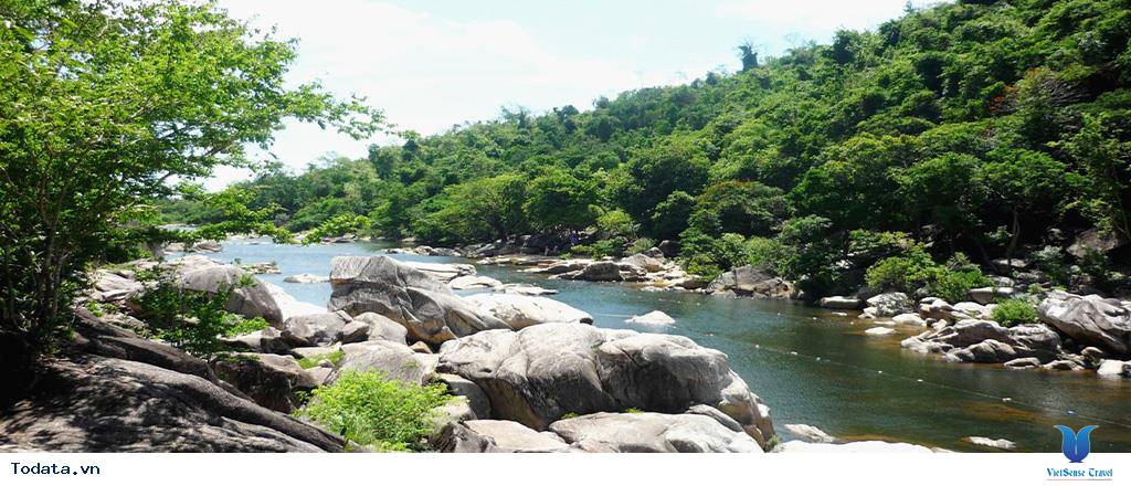 Đi đò ở Hâm Hô ngắm cảnh bình yên - Ảnh 2 Đi đò ở Hâm Hô ngắm cảnh bình yên - Ảnh 2