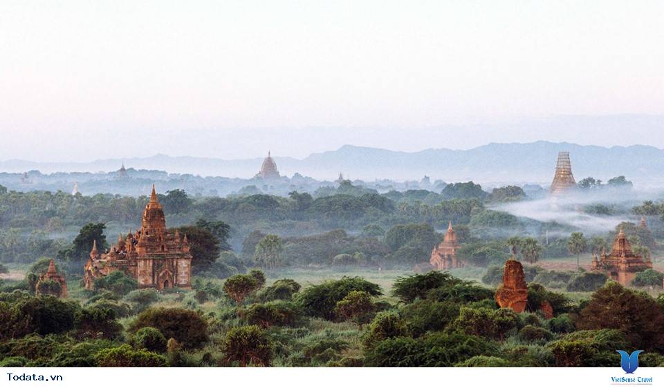 Đi khinh khí cầu ngắm Bangan nên thơ - Ảnh 1 Đi khinh khí cầu ngắm Bangan nên thơ - Ảnh 1