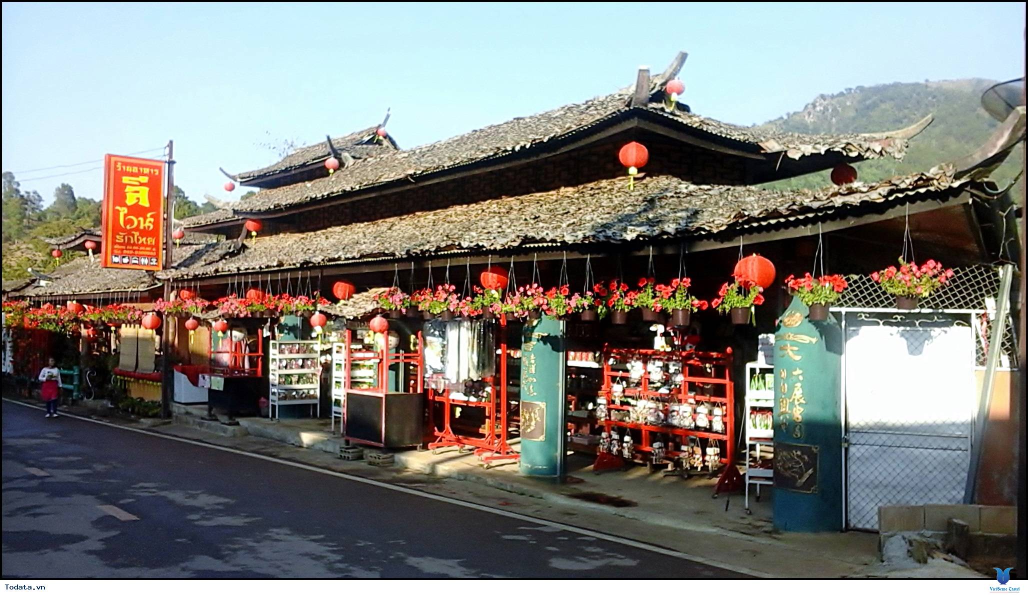 Đừng bỏ lỡ hai ngôi làng đẹp như tranh vẽ của Thái Lan - Ảnh 1