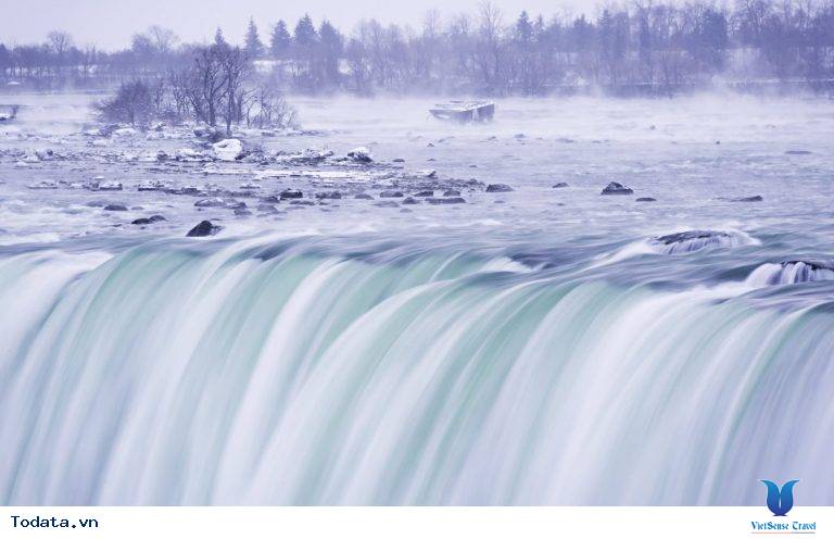 Đứng hình trước con tháp đóng băng dưới nhiệt độ -67 độ C - Ảnh 1