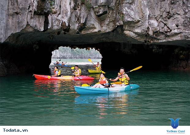 Hấp dẫn loại hình chèo thuyền kayak ở Việt Nam - Ảnh 1