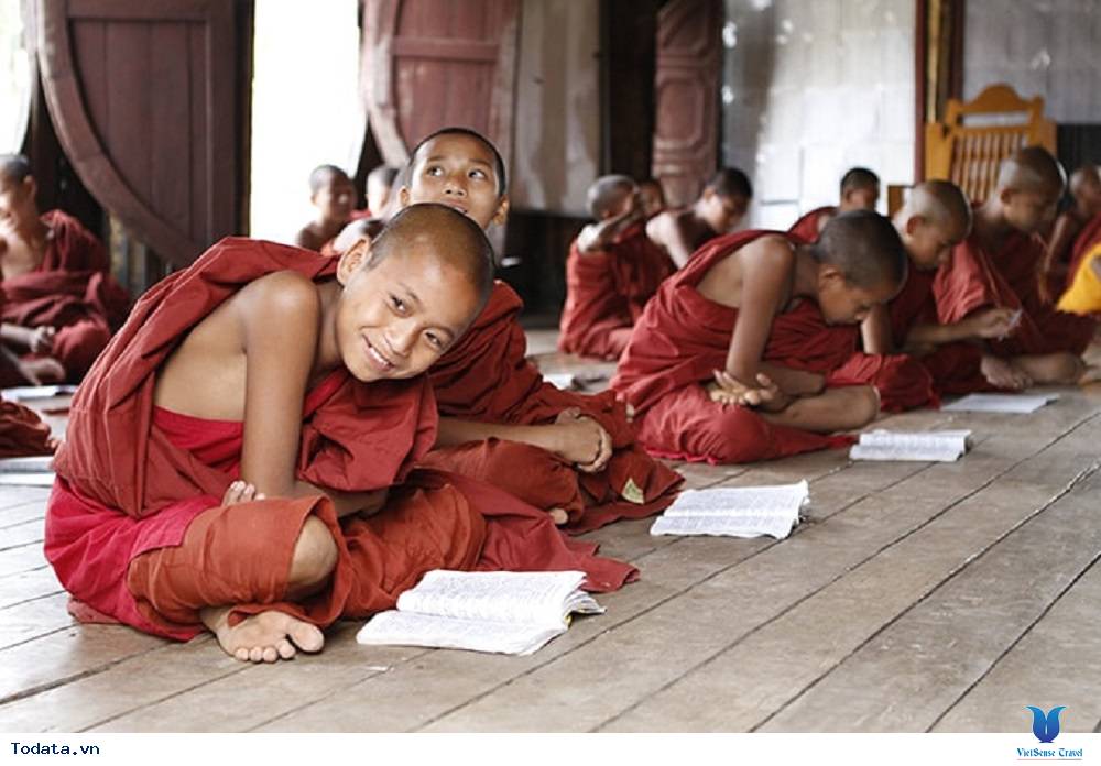 Hòa mình vào cuộc sống trong tu viện hình ovan của Myanmar - Ảnh 3 Hòa mình vào cuộc sống trong tu viện hình ovan của Myanmar - Ảnh 3