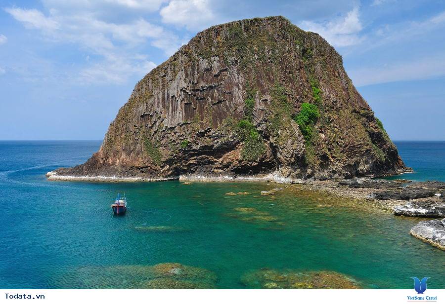 Hòn Yến nên thơ ở Phú Yên - Ảnh 1