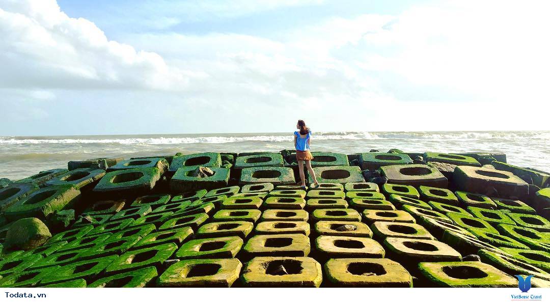 Kè chắn sóng Xóm Rớ thành bãi đá rêu xanh hút hồn du khách - Ảnh 3 Kè chắn sóng Xóm Rớ thành bãi đá rêu xanh hút hồn du khách - Ảnh 3