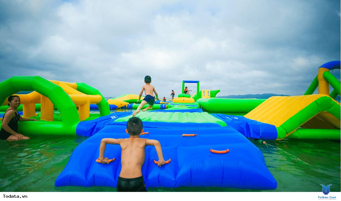 Khám Phá Công Viên Nước Bơm Hơi Trên Bãi Biển Lớn Nhất Việt Nam - Ảnh 3 Khám Phá Công Viên Nước Bơm Hơi Trên Bãi Biển Lớn Nhất Việt Nam - Ảnh 3