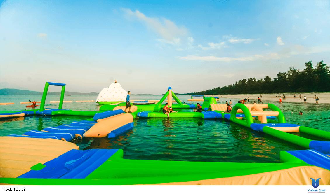 Khám Phá Công Viên Nước Bơm Hơi Trên Bãi Biển Lớn Nhất Việt Nam - Ảnh 1 Khám Phá Công Viên Nước Bơm Hơi Trên Bãi Biển Lớn Nhất Việt Nam - Ảnh 1