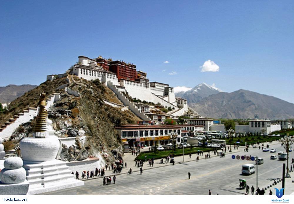 Khám phá cung điện Potala huyền bí khổng lồ - Ảnh 1