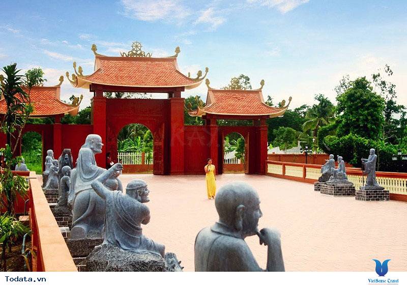 Khám Phá Những Ngôi Chùa Linh Thiêng Bậc Nhất Miền Tây - Ảnh 3 Khám Phá Những Ngôi Chùa Linh Thiêng Bậc Nhất Miền Tây - Ảnh 3
