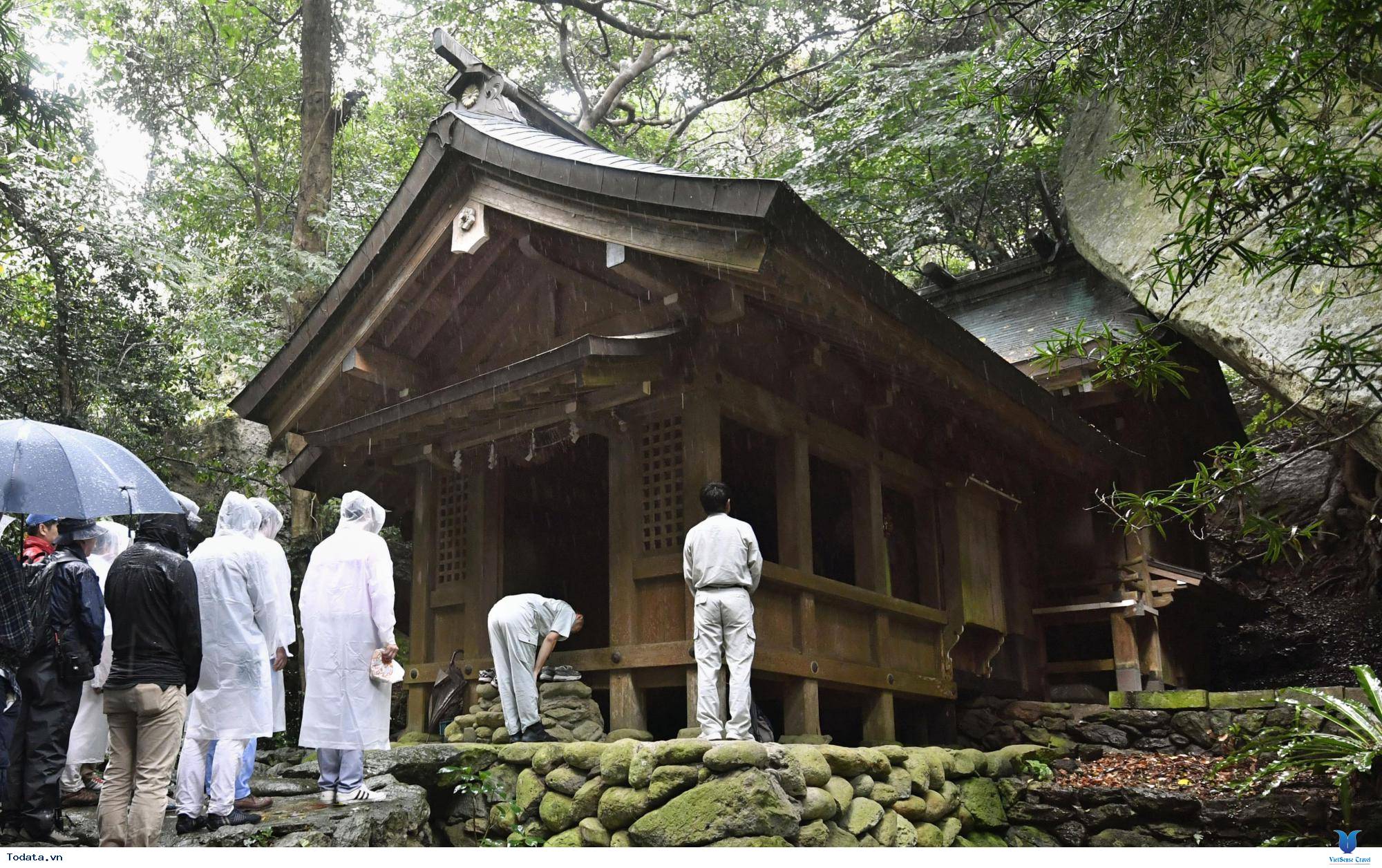 Kỳ lạ với hòn đảo không cho phụ nữ đến tại Nhật Bản - Ảnh 2