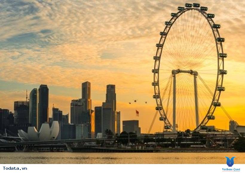 Ngắm toàn cảnh đất nước Singapore từ trên cao xuống tại vòng quay Singapore flyer - Ảnh 1