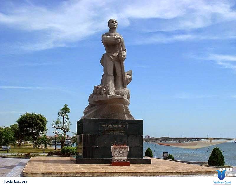 Nghiêng Mình Trước Tượng Đài Mẹ Suốt - Ảnh 4 Nghiêng Mình Trước Tượng Đài Mẹ Suốt - Ảnh 4