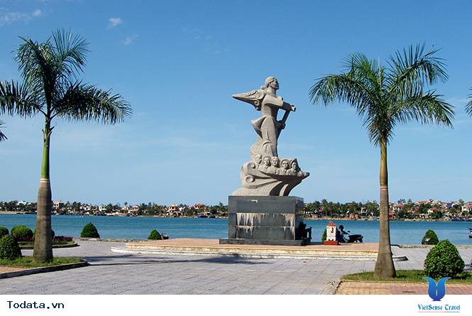 Nghiêng Mình Trước Tượng Đài Mẹ Suốt - Ảnh 3 Nghiêng Mình Trước Tượng Đài Mẹ Suốt - Ảnh 3