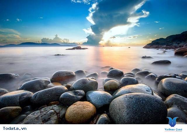 Những bãi biển đẹp nhất ở Quy Nhơn để checkin cháy máy - Ảnh 2