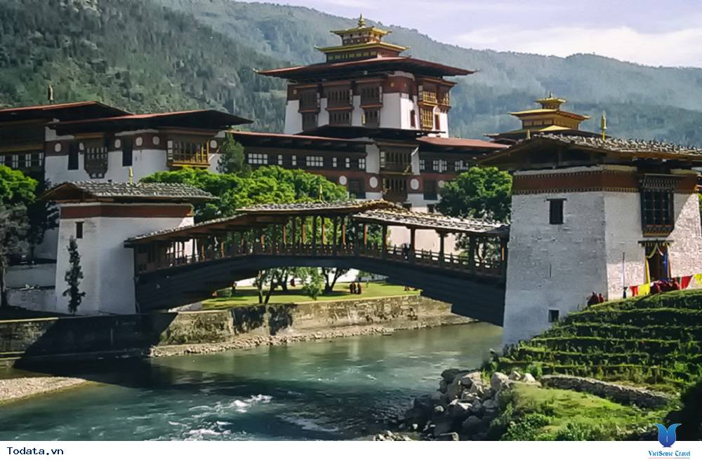 Pháo đài Punakha Dzong đồ sộ nhất Bhutan - Ảnh 1
